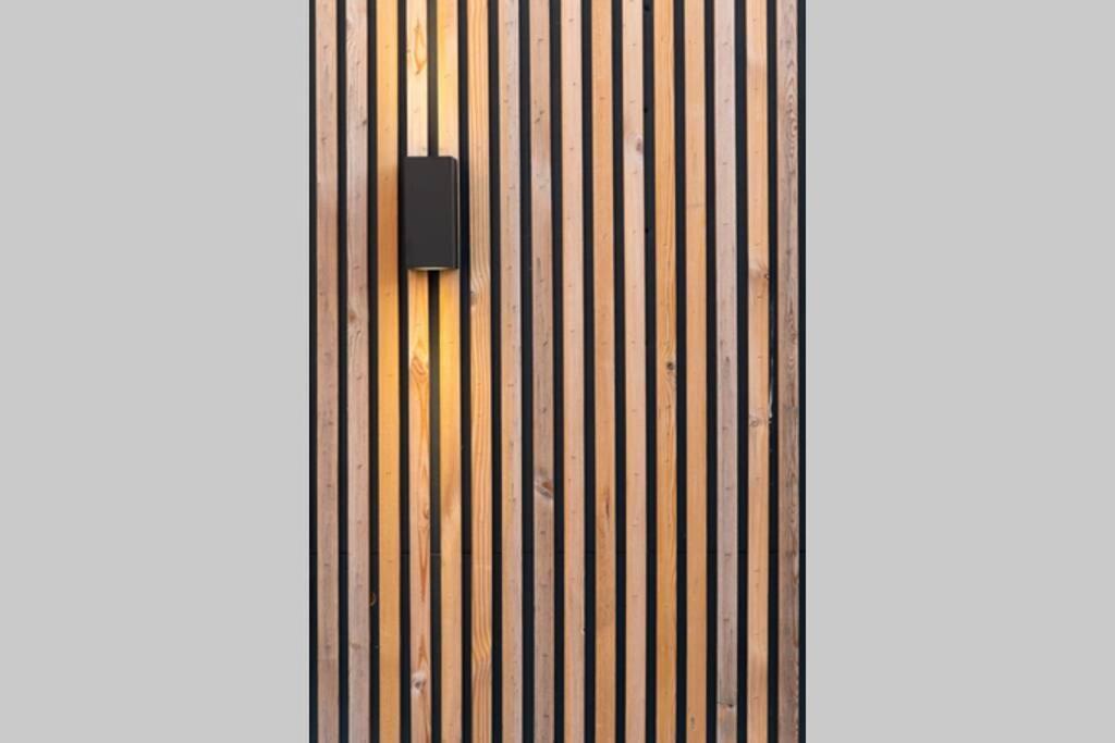 Boonuz Guesthouse, Luxe Duplex Vakantiehuis In Centrum Ieper Met Prive Lounge Terras En Ir Sauna 외부 사진